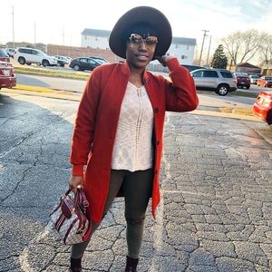 Meet your Posher, Demisha